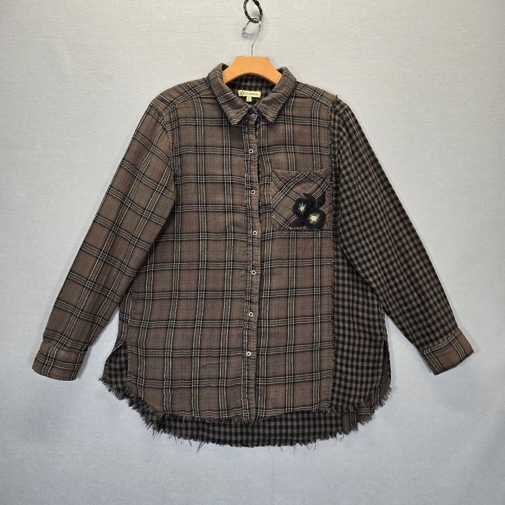 Democracy Women’s brown plaid long sleeve button down Large shirt Raw Hem